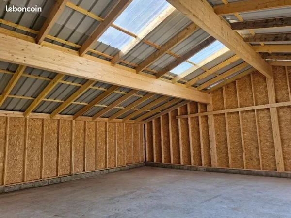 Local d’activité et entrepôt Location Saint-Donat-sur-l'Herbasse  130m² 800€
