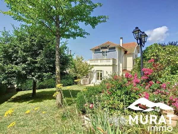 Superbe propriété familiale alliant charme authentique et conf