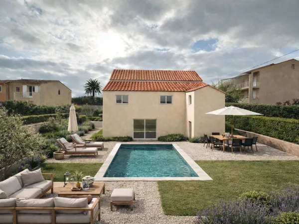 Terrain exceptionnel de 353 m² au coeur de La Crau CENTRE VILLE