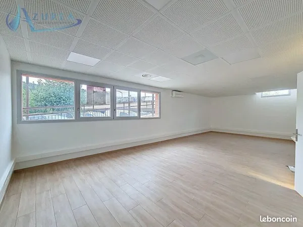 BUREAUX 49 m² CONTES