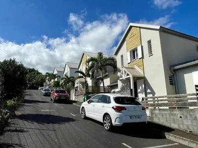 SAINT PAUL - LA PLAINE - VILLA T5 JARDIN- PARKINGS