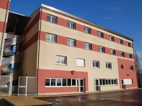 SUPERBES BUREAUX NEUFS A LOUER EN ZONE FRANCHE DE BEAUVAIS O