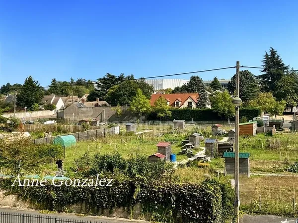 OLIVET Centre, au 2ème étage avec ascenseur d'une résidence sécurisée, bel appartement T4 très lumin