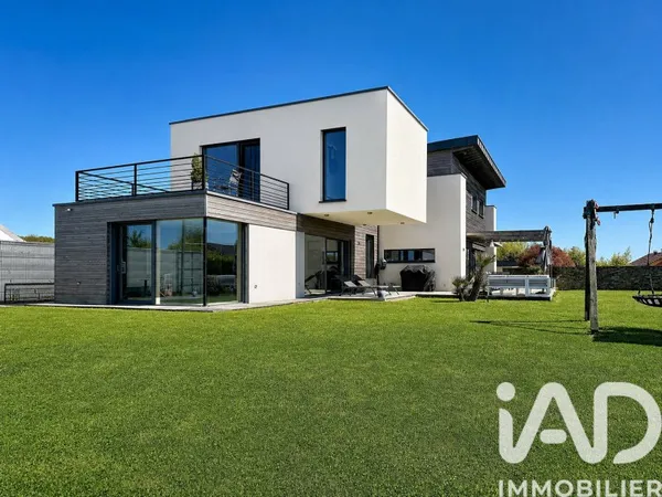Maison 8 pièces 221 m²