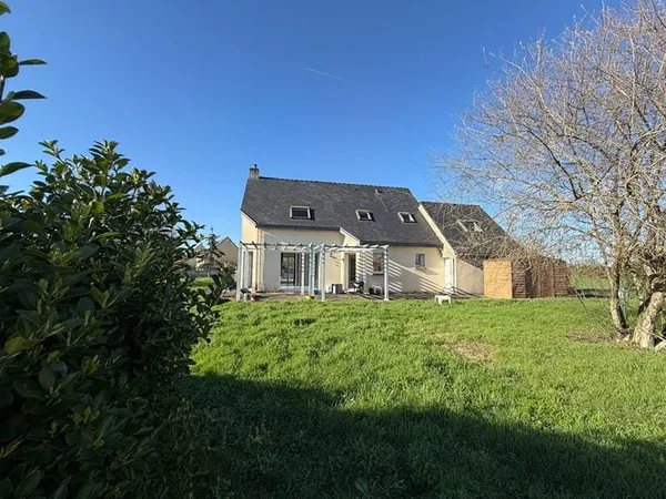 Pavillon 5 chambres avec vie de plain-pied et jardin