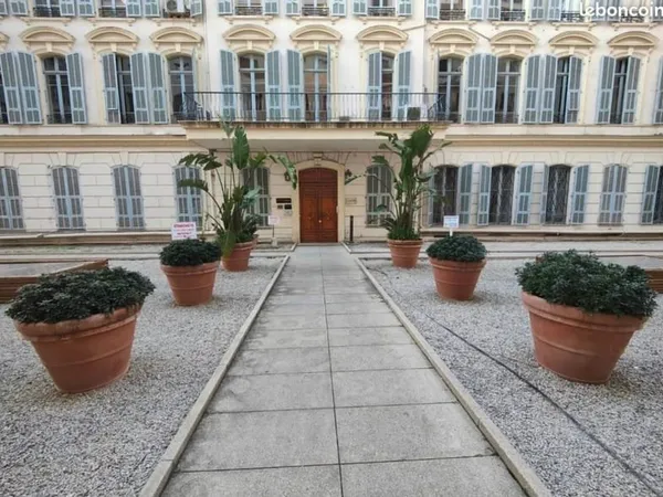 STUDIO 22M² COEUR DE NICE -