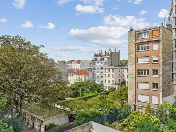 Paris XVe - Volontaires-Blomet - Appartement trois pièces avec balcon au calme