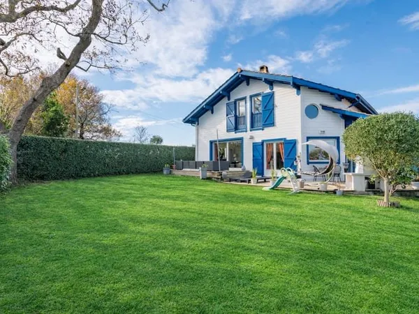 BIDART : MAISON 160 M2 4 CHAMBRES 10 MIN EN VELO DES PLAGES