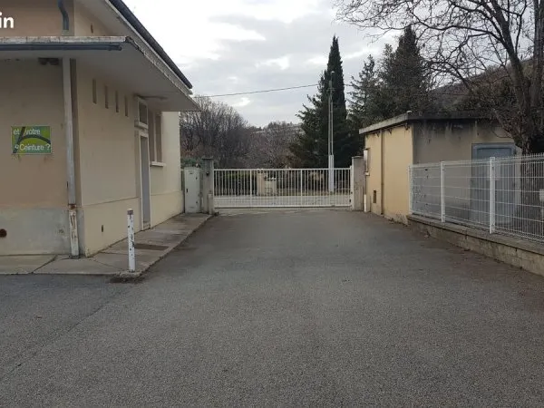 Place de parking sécurisée LARAGNE (Caméra/Alarme/Portail)