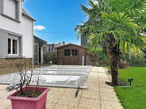 Maison Trégourez, 2 chambres possibilité de troisième, piscine chauffée, garage et atelier