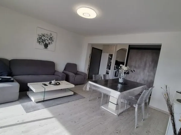 LOCATION : appartement F3 (72 m²) à BORGO