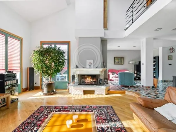 Maison 7 pièces 220 m²
