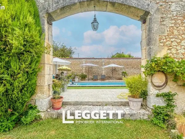 Maison 7 pièces 252 m²