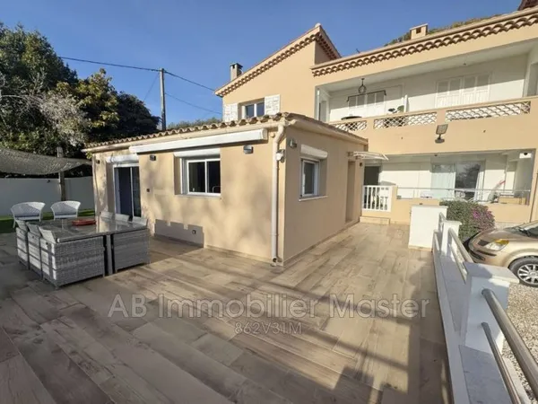 Villa 6 pièces 161 m²