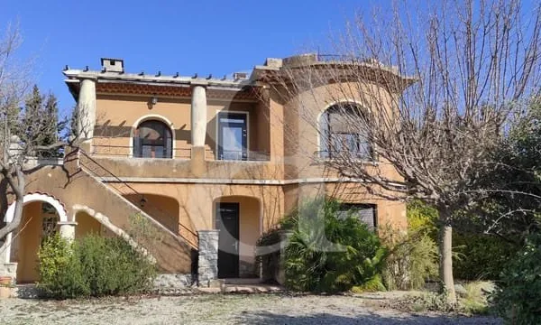 Villa avec garage proche du centre de Visan