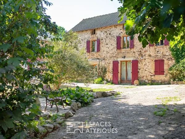 Ensemble immobilier de deux maisons avec salle de réception en campagne