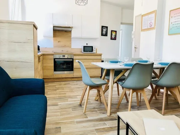 À 100 mètres de la place Luton avec toutes ses commodités