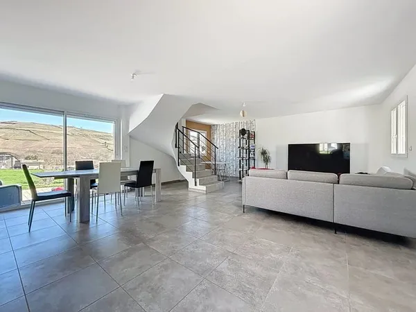 Maison récente de 111m2 à Juliénas - en plein coeur du beau