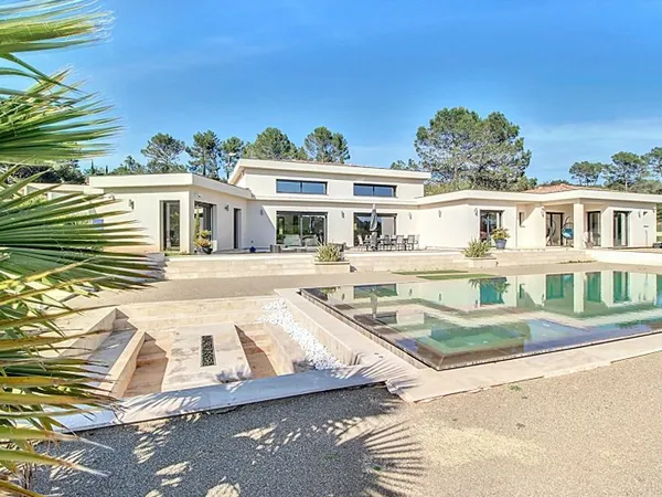 LORGUES - Villa contemporaine d'exception avec prestations haut de gamme