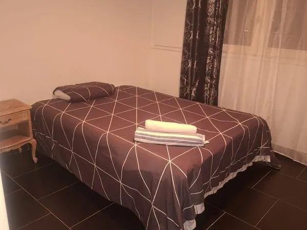 Chambre agréable a louer idéale pour dame ou étudiant(e) ou Sénior