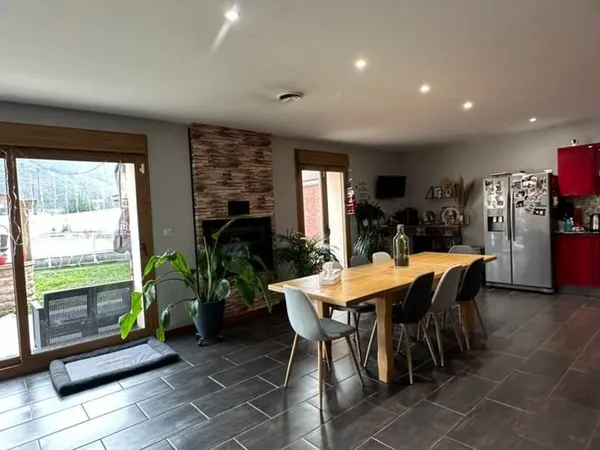 Maison spacieuse avec piscine et terrain à vendre à Gervans