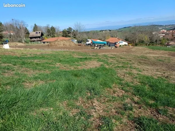 PARCELLE de TERRAIN A BATIR VIABILISE - SOLEYMIEUX secteur MONTBRISON