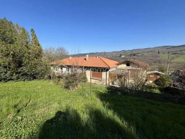 LOT DE DEUX MAISONS AVEC GARAGE ET JARDIN