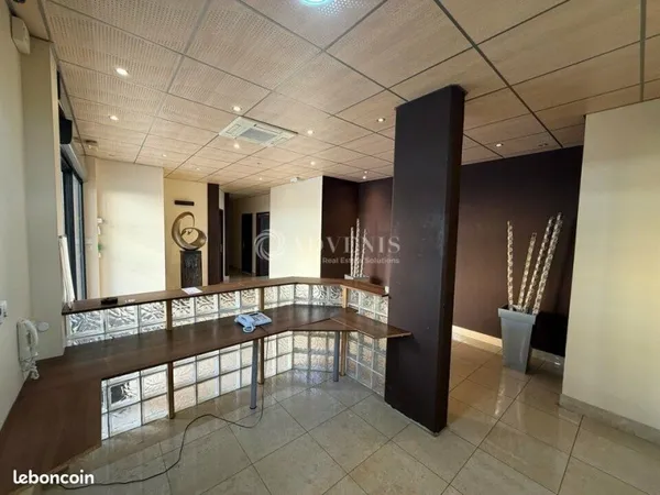 Bureau 100 m²