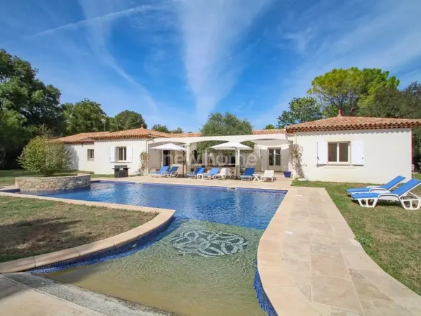 Magnifique Villa de Plain-Pied avec Piscine sur 3000 m² de Te...
