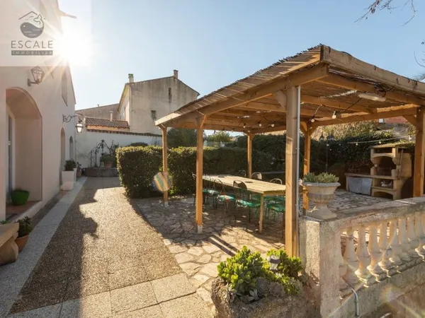 VENTE MAISON INDIVIDUELLE AU COEUR DU VILLAGE DE MONTBLANC