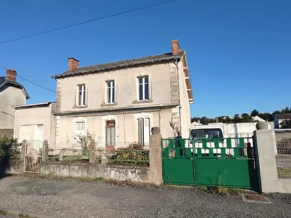 MAISON A RENOVER ET LOCAL PROFESSIONNEL (GARAGE AUTOMOBILE)