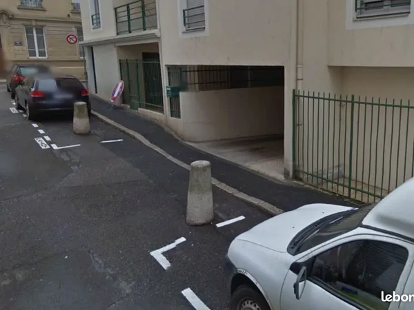 Garage fermé dans résidence sécurisée