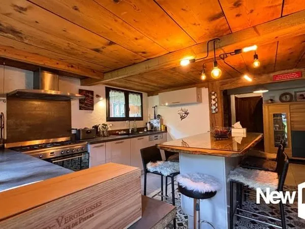 FERME DE PAYS et Petit CHALET INDEPENDANT - 13 PIECES - 9 CHAMBRES - TERRAIN 45.000 m² environ - LES