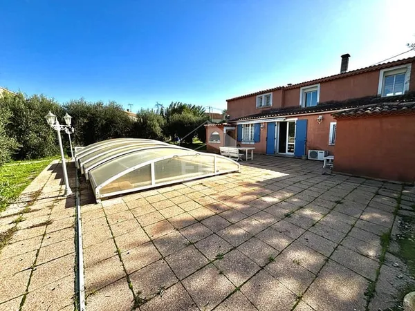 ISTRES - Maison Type 4 de 92 M2 + un studio de 46 M2 sur une parcelle de 1270 m2 avec piscine