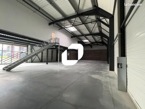 Local d'activité 714 m²