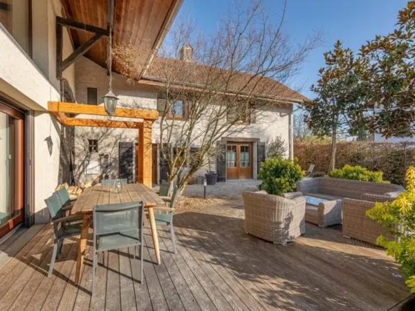Maison 8 pièces 324 m²