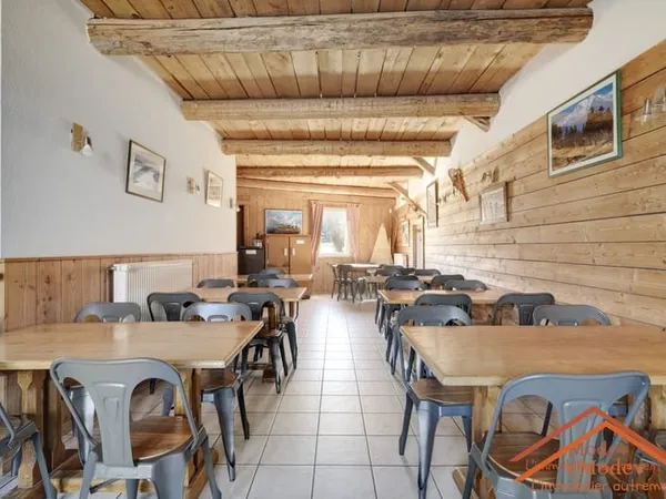 Auberge de renommée centrale au Village