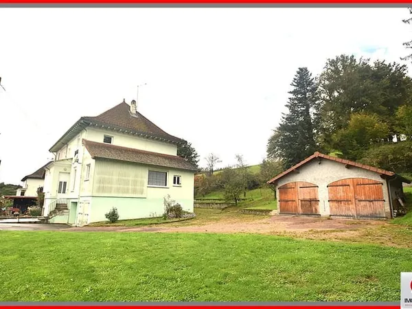 PROPRIETE AVEC SOUS SOL, GARAGES ET TERRAIN :