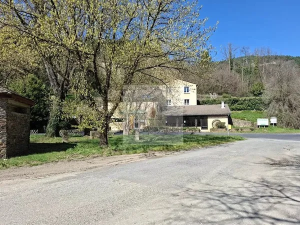 Restaurant et maison familiale avec terrain