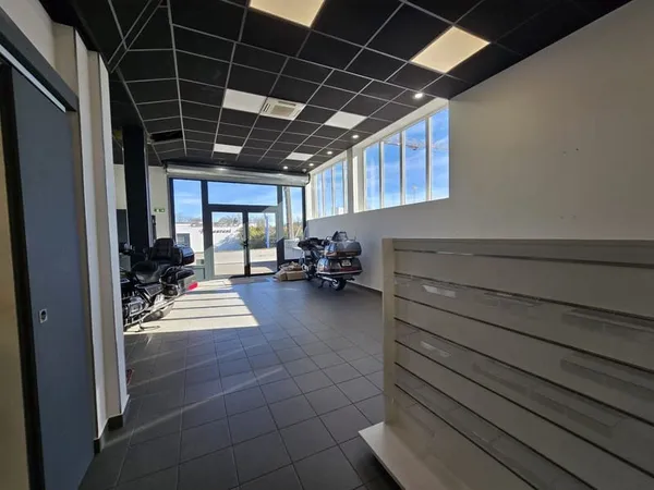 Local commercial - 198m2 - ONET LE CHATEAU