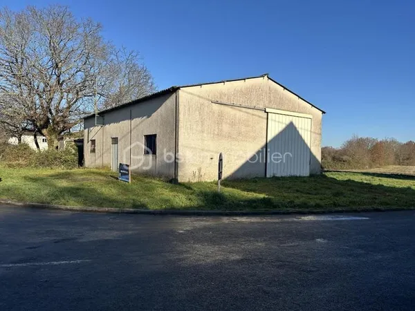 SARLANDE /// HANGAR /// 1,7 HECTARES DE TERRAIN