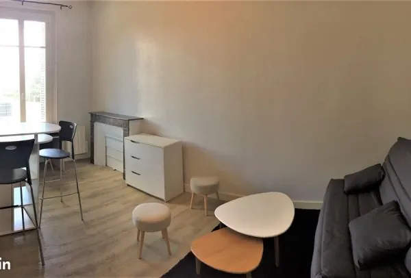Studio meublé bien placé
