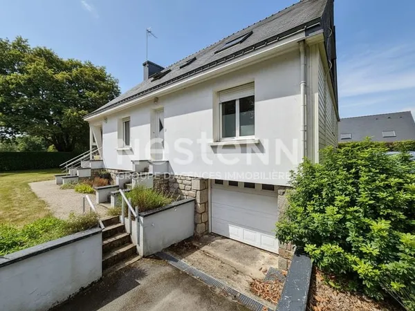 Maison familiale de 174 m² avec partie louée, située dans le bourg de Sulniac