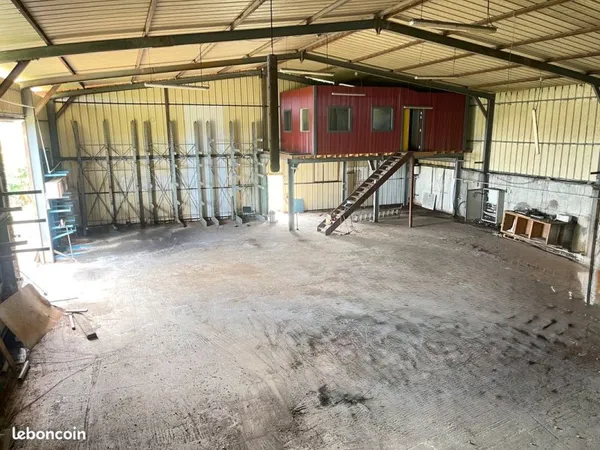 Local professionnel / commercial 730 m2
