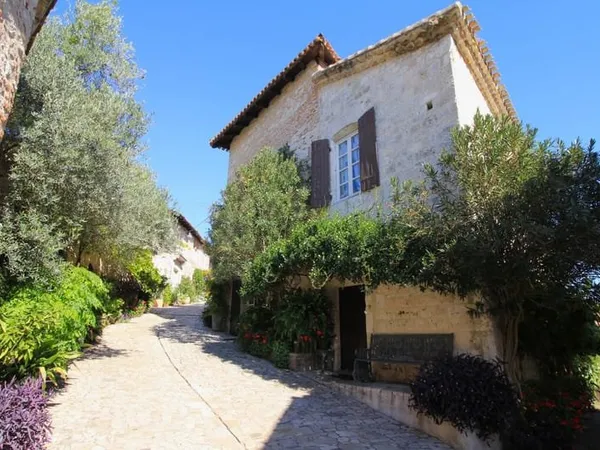 Maison de village de charme avec piscine et parking