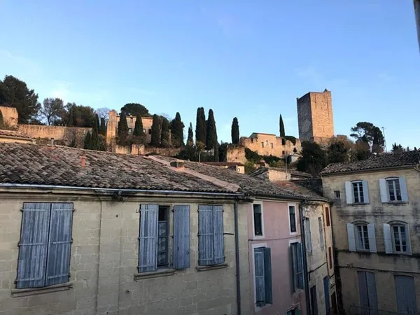 Immeuble libre au coeur de Sommières Emplacement N°1 potentiel locatif fort