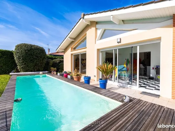 Maison 6 pièces - 256 m² - Parcelle de 13.000 m²