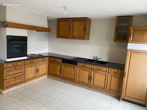 Appart. 95 m² calme, jardinet et parking