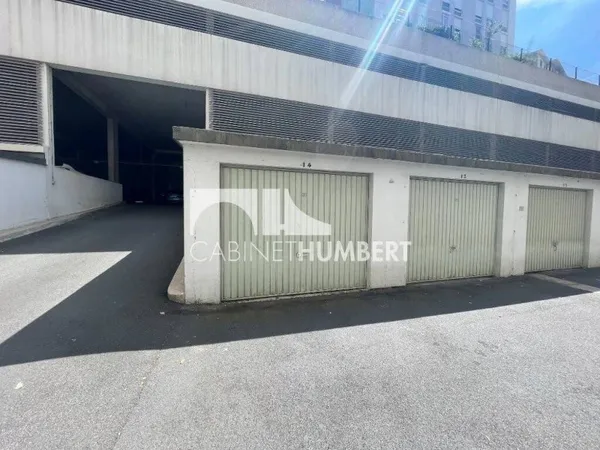 Location - Garage 90 € CC - FAURIEL