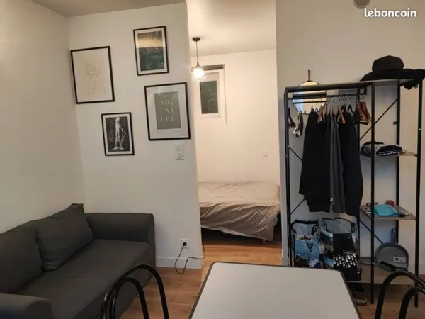 Grand studio meublé au rdc
